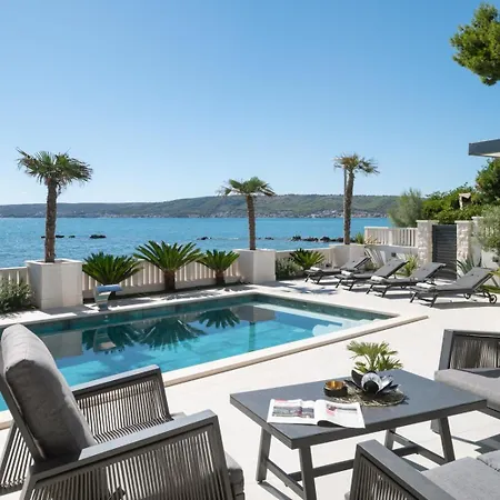 Ines, First Row,heated Pool&spa, Near Trogir/split Vila