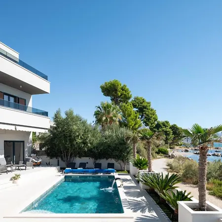 Ines, First Row,heated Pool&spa, Near Trogir/split Vila