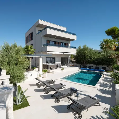 Vila Ines, First Row,heated Pool&spa, Near Trogir/split