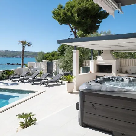 Ines, First Row,heated Pool&spa, Near Trogir/split Vila