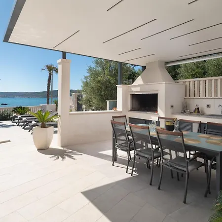 Vila Ines, First Row,heated Pool&spa, Near Trogir/split Kaštela