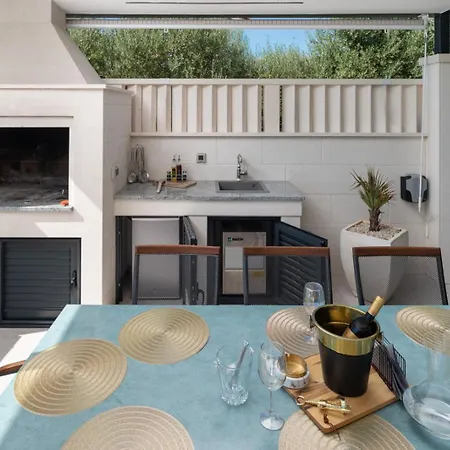 Ines, First Row,heated Pool&spa, Near Trogir/split Kaštela