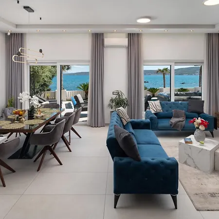 Vila Ines, First Row,heated Pool&spa, Near Trogir/split *
