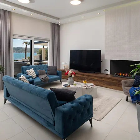 Ines, First Row,heated Pool&spa, Near Trogir/split Vila *