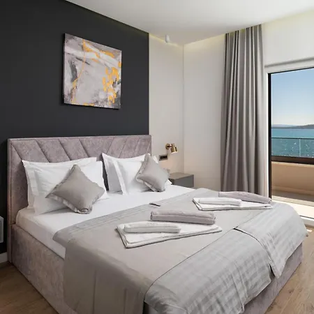 Vila Ines, First Row,heated Pool&spa, Near Trogir/split *