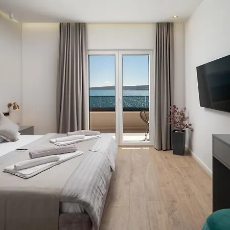 Ines, First Row,heated Pool&spa, Near Trogir/split