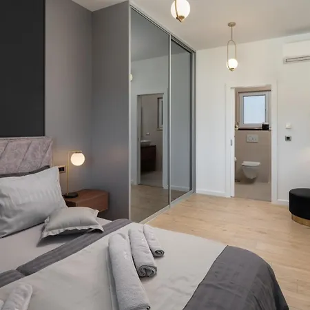 Vila Ines, First Row,heated Pool&spa, Near Trogir/split *