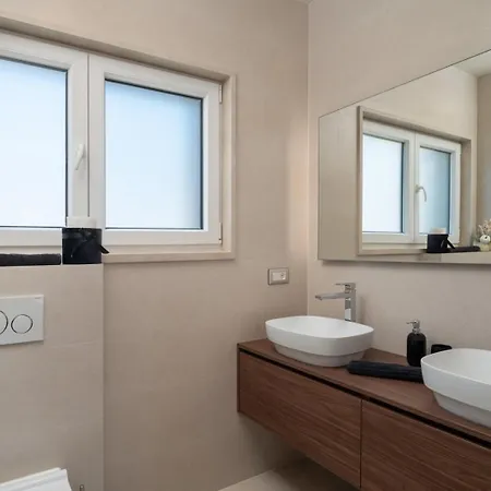 Vila Ines, First Row,heated Pool&spa, Near Trogir/split