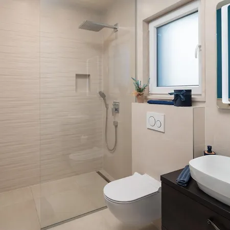 Vila Ines, First Row,heated Pool&spa, Near Trogir/split Kaštela