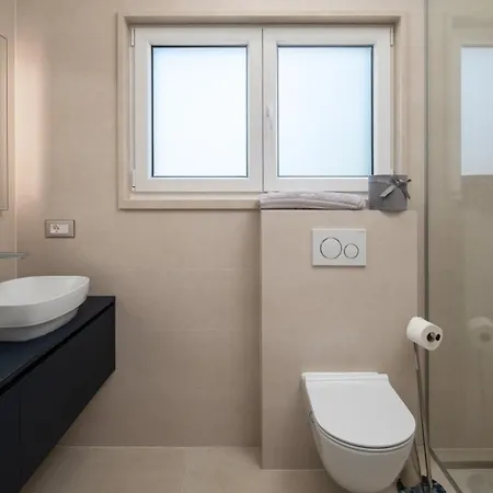 Ines, First Row,heated Pool&spa, Near Trogir/split Vila
