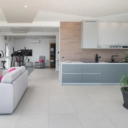 Ines, First Row,heated Pool&spa, Near Trogir/split Kaštela