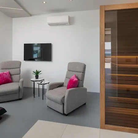 Vila Ines, First Row,heated Pool&spa, Near Trogir/split *