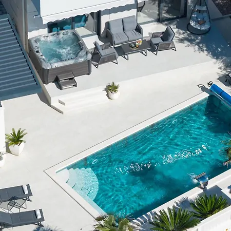 Ines, First Row,heated Pool&spa, Near Trogir/split