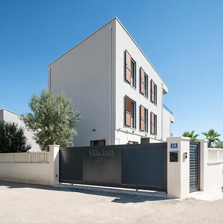 Vila Ines, First Row,heated Pool&spa, Near Trogir/split Kaštela