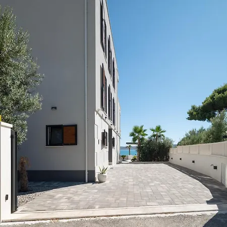 Vila Ines, First Row,heated Pool&spa, Near Trogir/split *