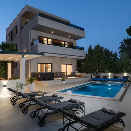 Vila Ines, First Row,heated Pool&spa, Near Trogir/split
