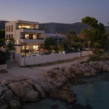 Vila Ines, First Row,heated Pool&spa, Near Trogir/split Kaštela