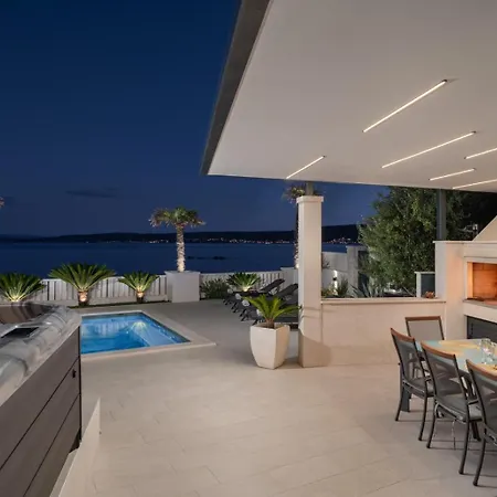 Vila Ines, First Row,heated Pool&spa, Near Trogir/split Kaštela
