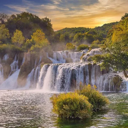 Ines, First Row,heated Pool&spa, Near Trogir/split Vila Kaštela